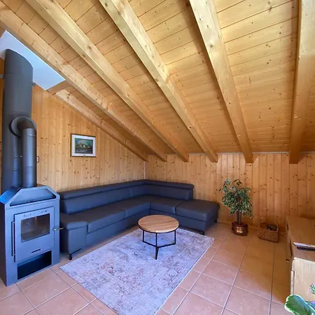 Schirli Dachgeschoss 公寓 Rosswald