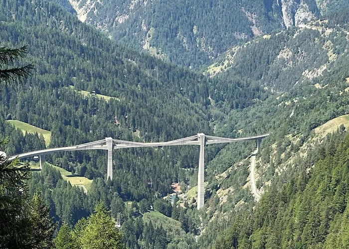 Schirli Dachgeschoss 公寓 *